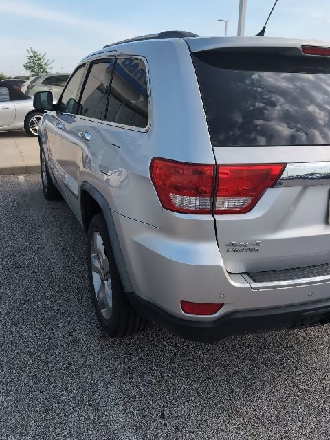 Used 2011 Jeep Grand Cherokee Limited w/ Trailer Tow Group AWD/4WD image 3