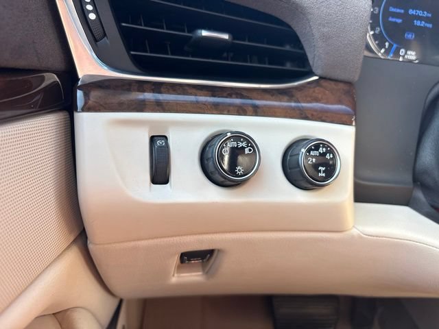 Used 2016 Cadillac Escalade ESV Premium AWD/4WD image 22