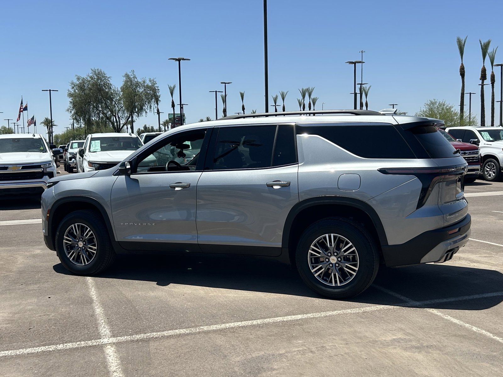 Certified 2025 Chevrolet Traverse LT FWD image 3