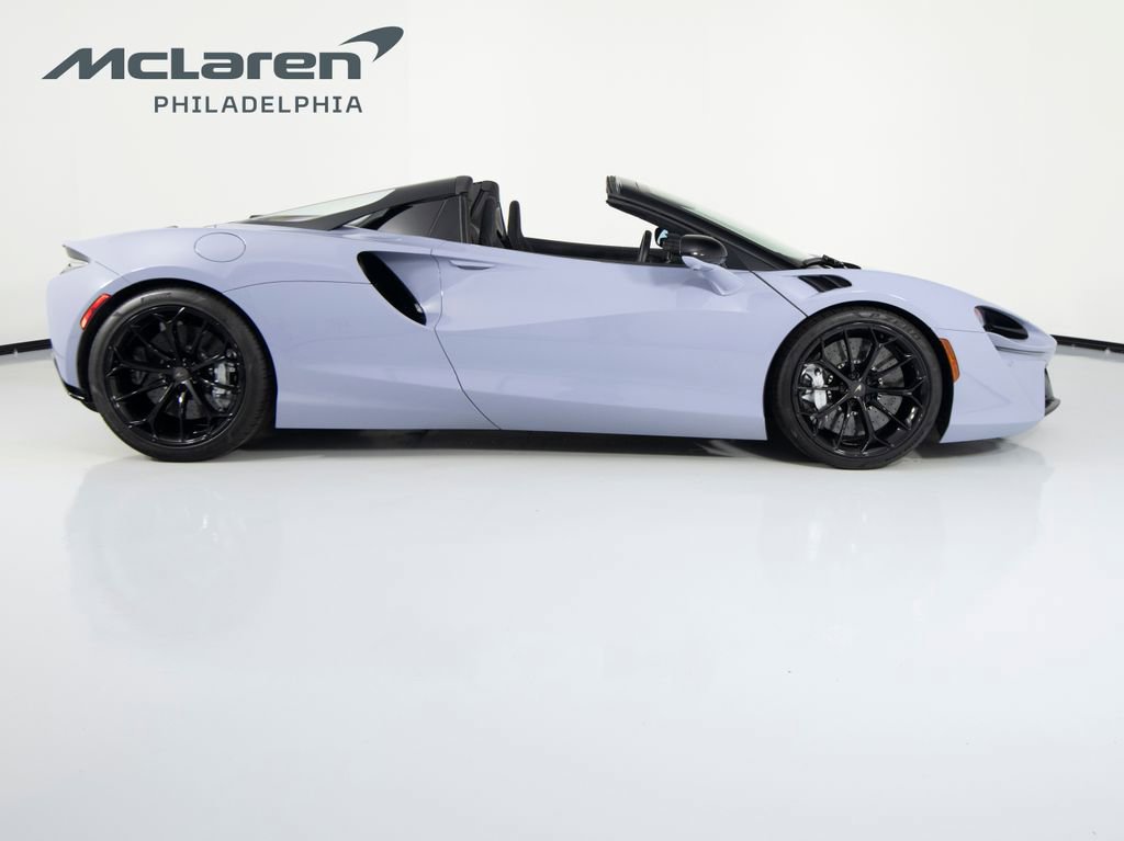 Used 2025 McLaren Artura Spider image 5