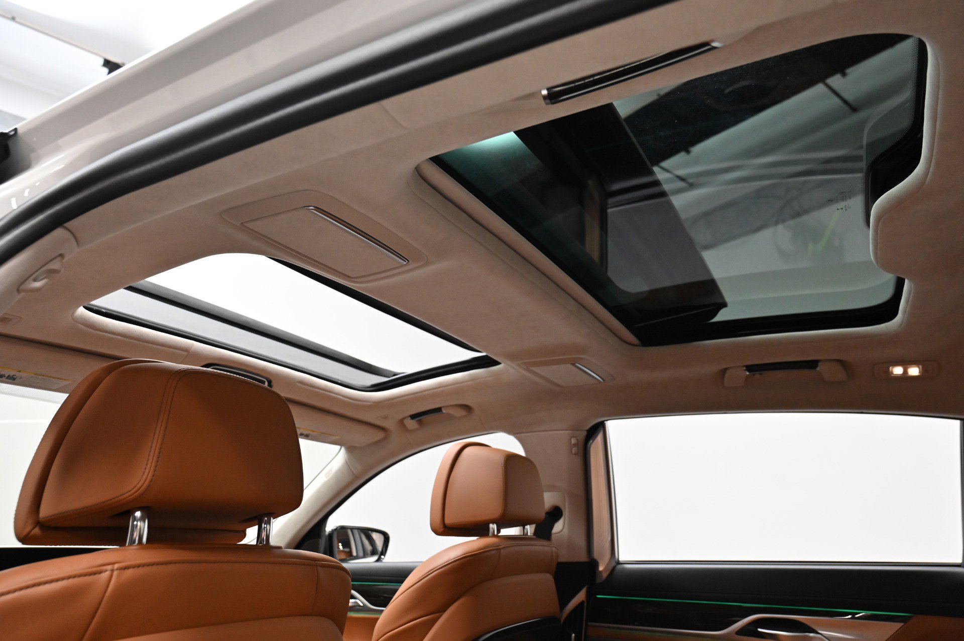 Used 2022 BMW M760i xDrive w/ Luxury Rear Seating Package image 36