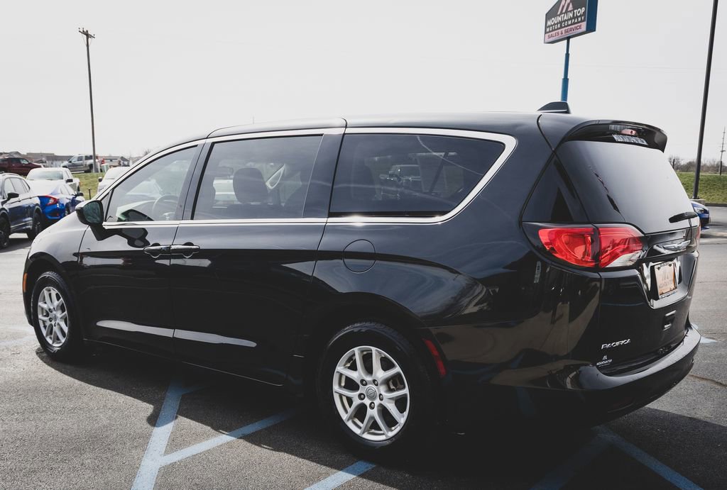 Used 2017 Chrysler Pacifica Touring image 21