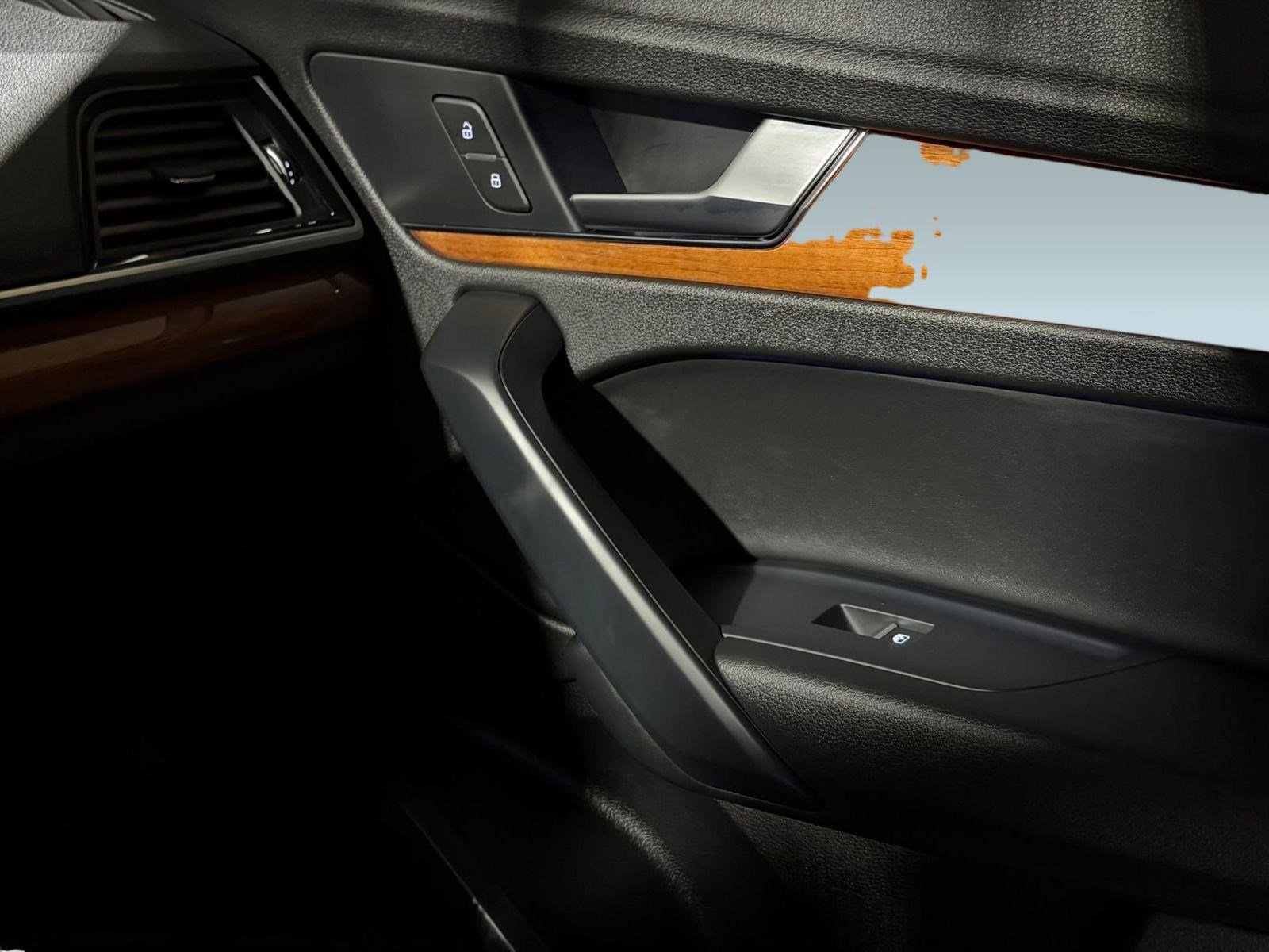 Used 2023 Audi Q5 2.0T Premium w/ Convenience Package image 25