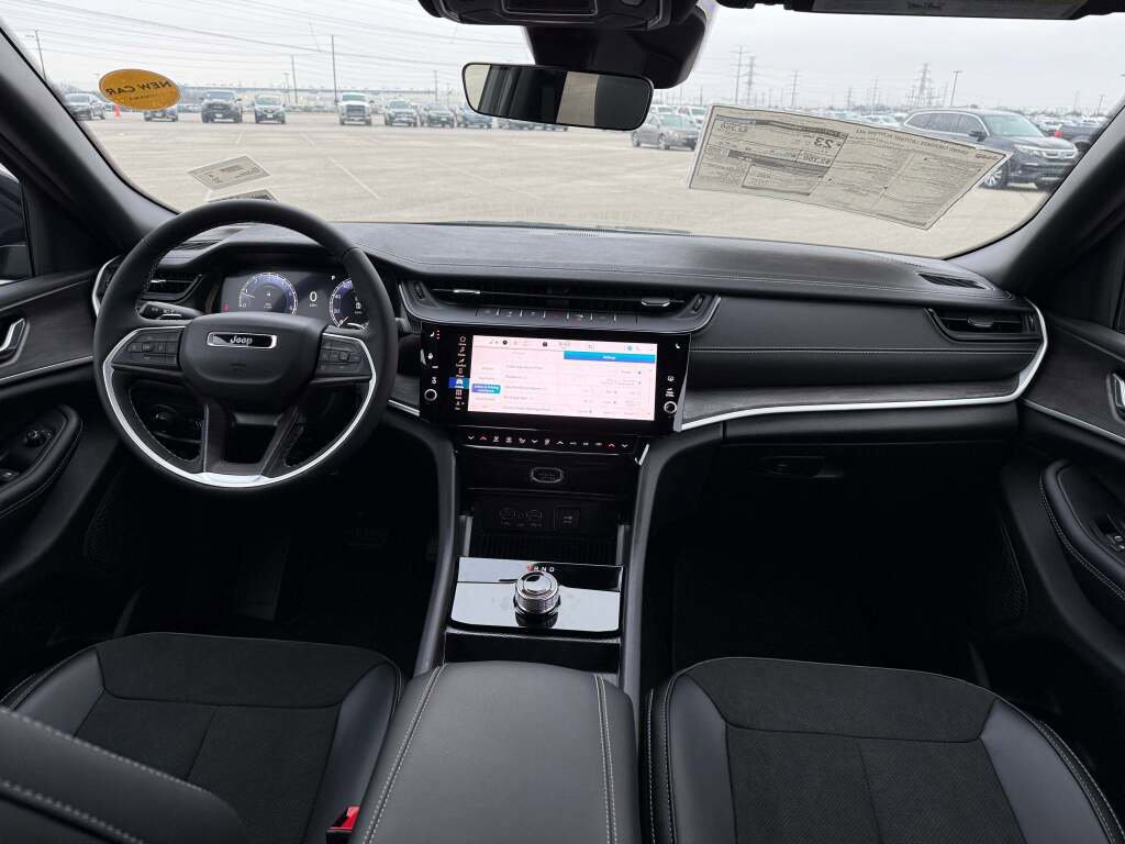 New 2026 Jeep Grand Cherokee Altitude image 23