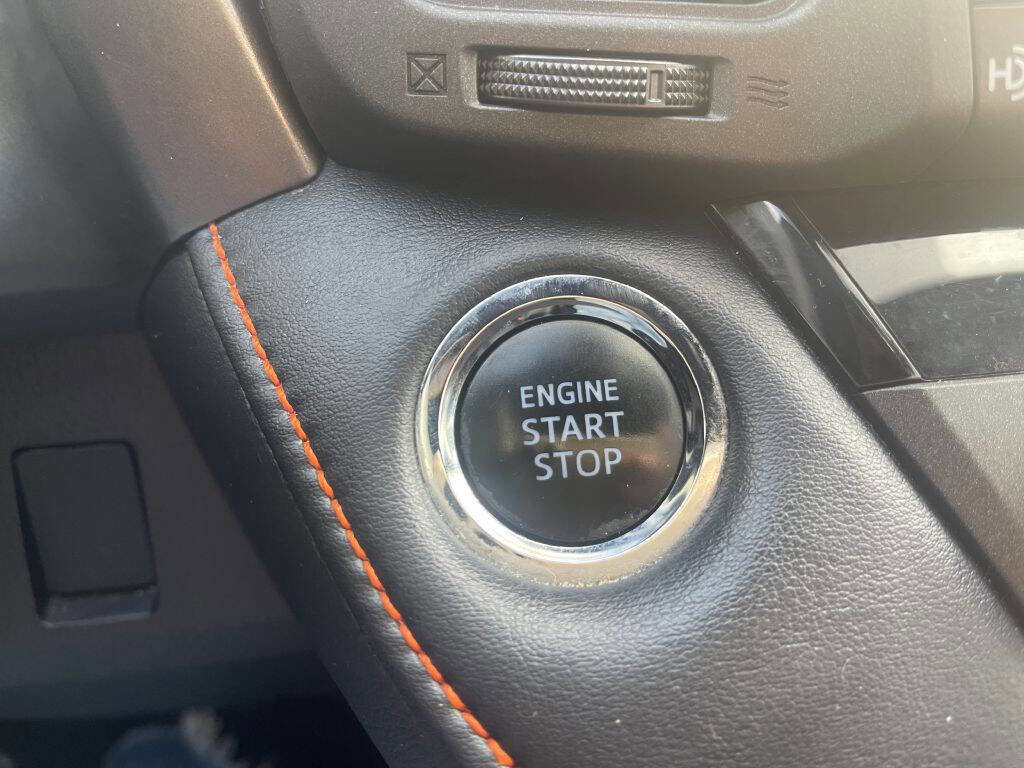 Used 2018 Toyota RAV4 SE image 22