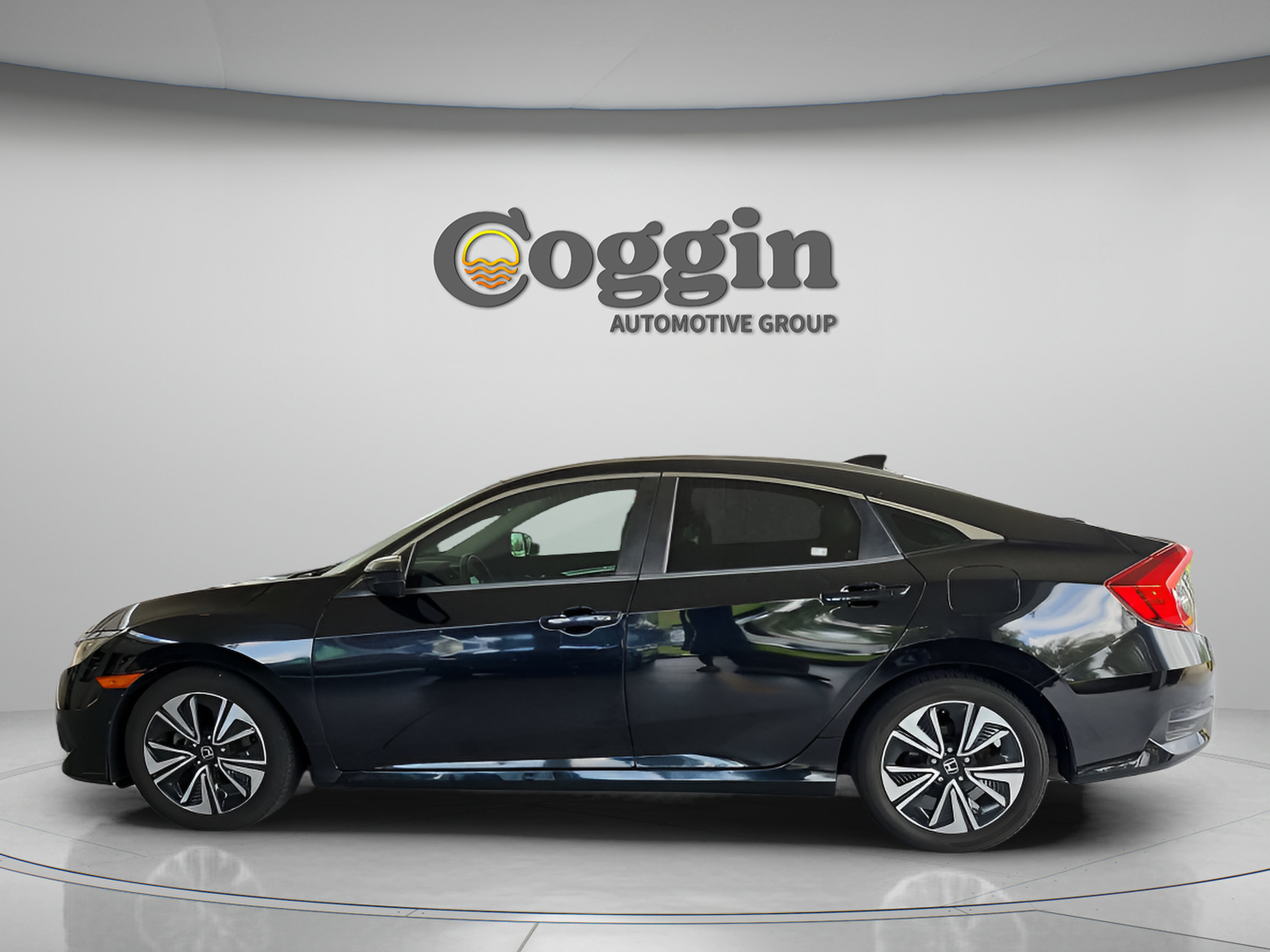 Used 2018 Honda Civic EX-T image 2
