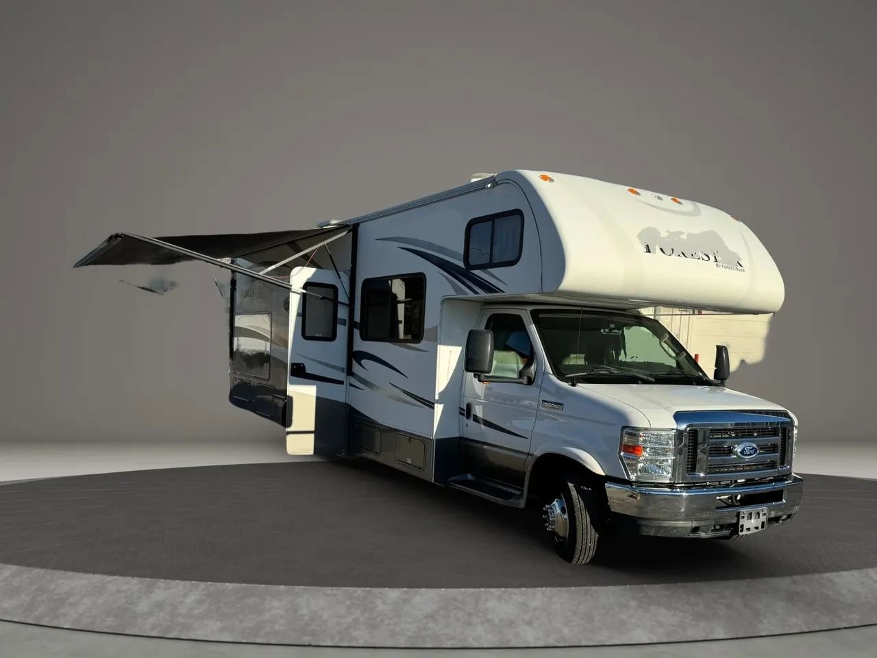 Used 2015 Ford E-450 and Econoline 450 Super Duty w/ Motorhome Prep Package image 4