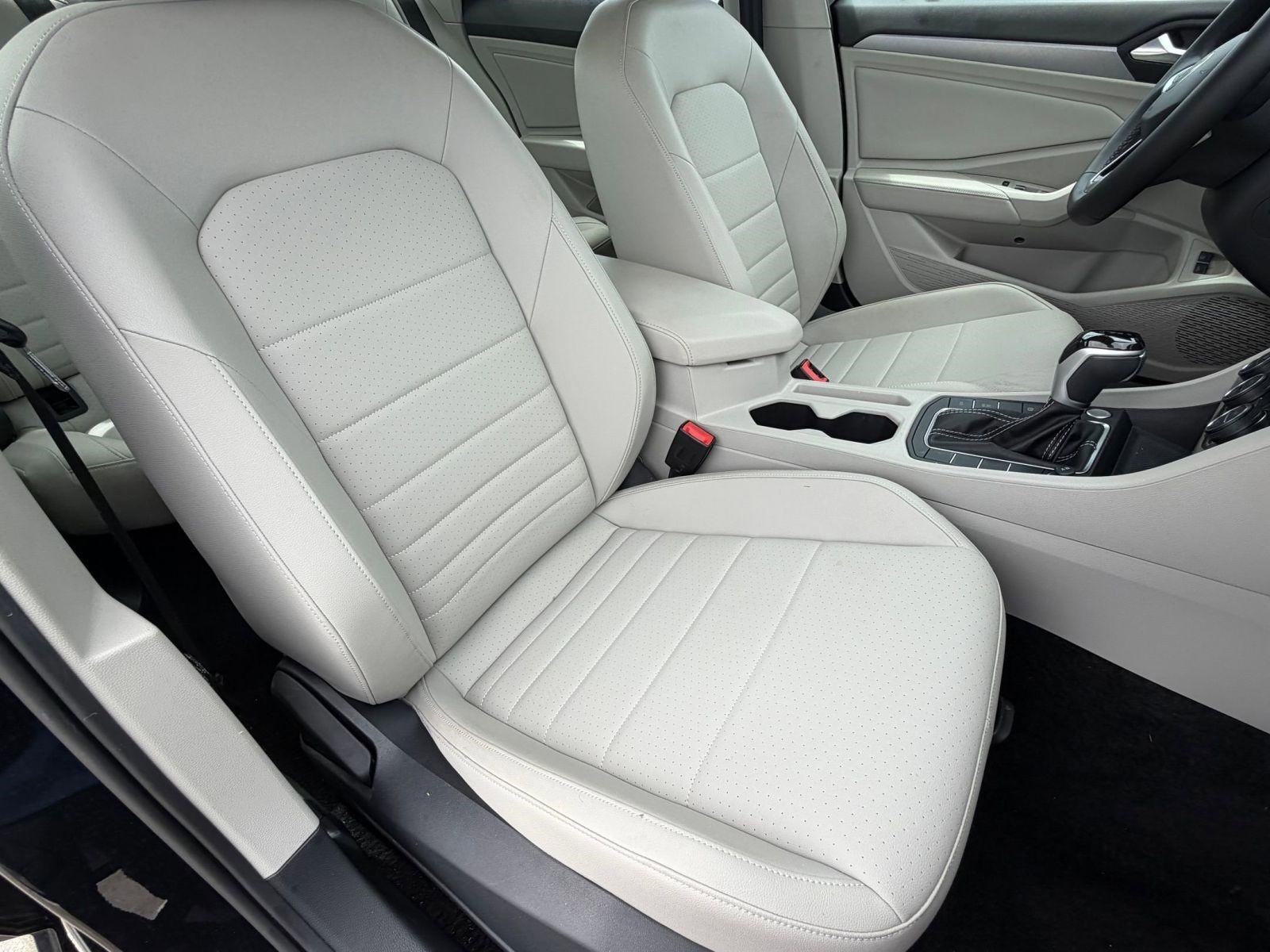 Used 2023 Volkswagen Jetta SE image 18