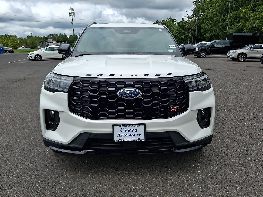Certified 2025 Ford Explorer ST AWD/4WD image 5