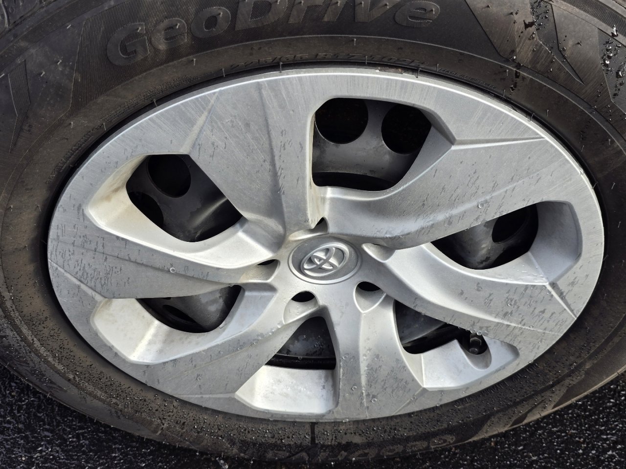 Used 2022 Toyota RAV4 LE image 12