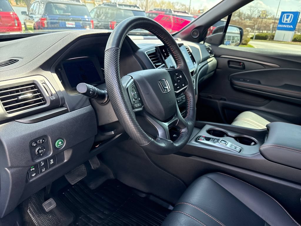Certified 2025 Honda Passport TrailSport image 15