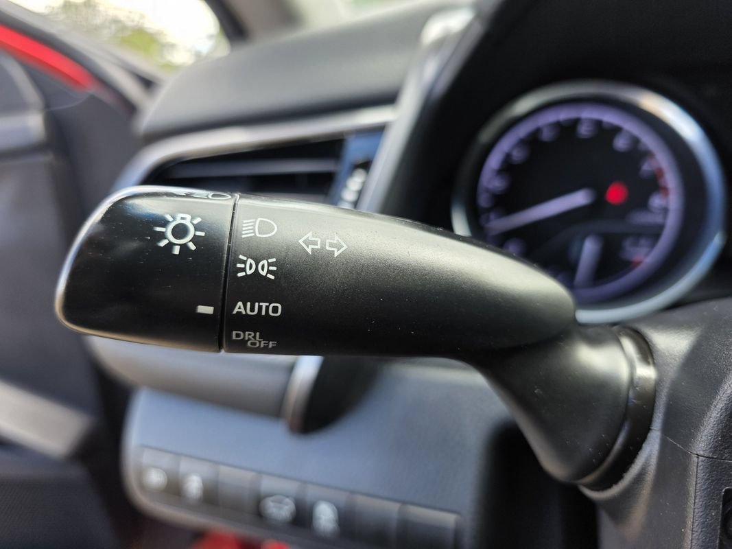 Used 2020 Toyota Camry SE FWD image 30