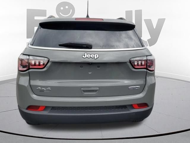 Used 2023 Jeep Compass Latitude w/ Convenience Group AWD/4WD image 4