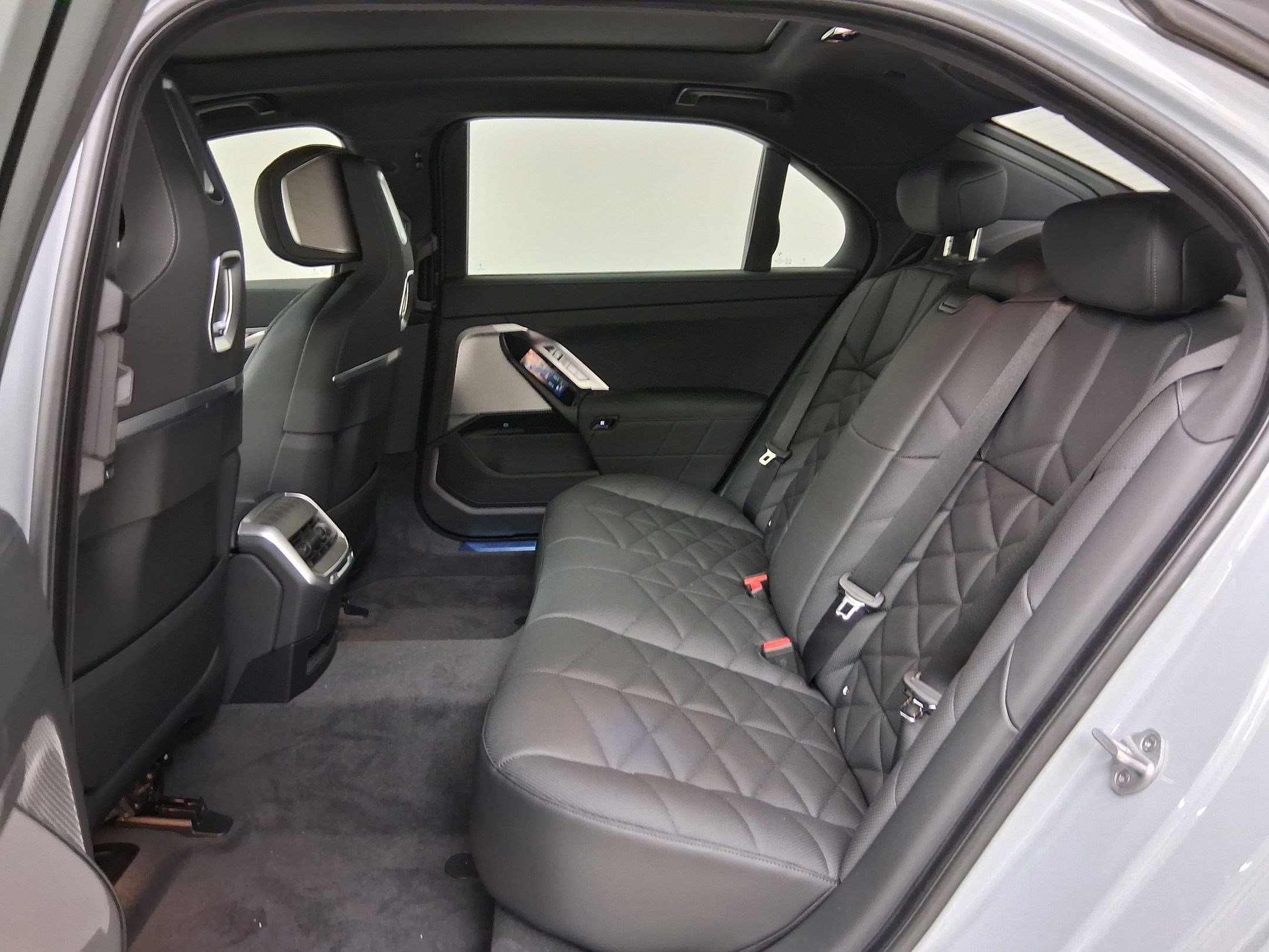 New 2026 BMW 740i w/ Premium Package image 12