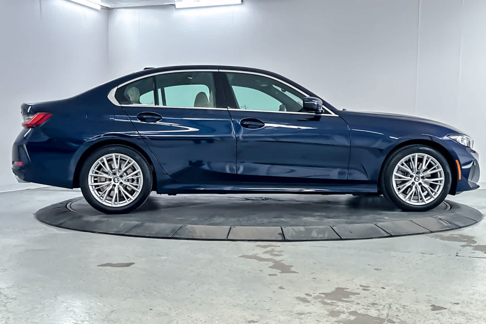 Used 2024 BMW 330i Sedan w/ Convenience Package RWD image 6