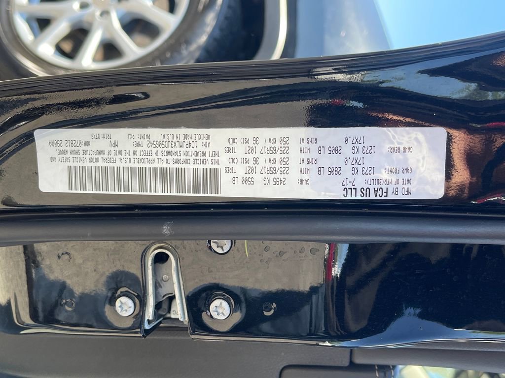 Used 2018 Jeep Cherokee Latitude Plus AWD/4WD image 30