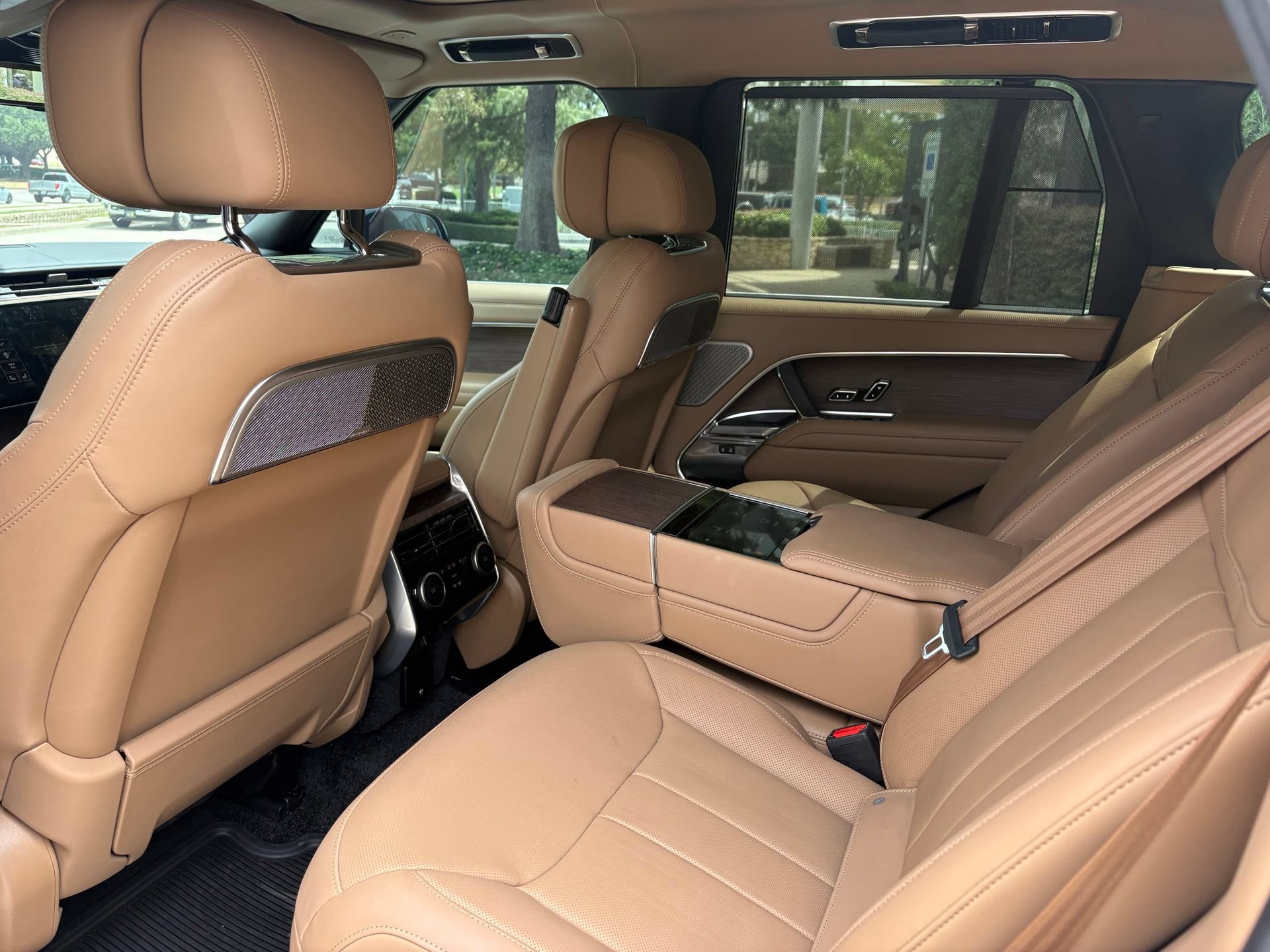 Used 2025 Land Rover Range Rover Autobiography AWD/4WD image 7