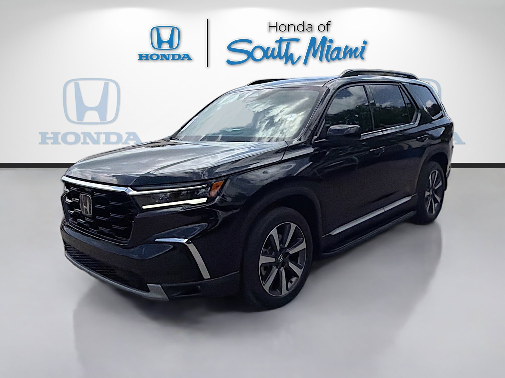 Used 2023 Honda Pilot Touring image 3