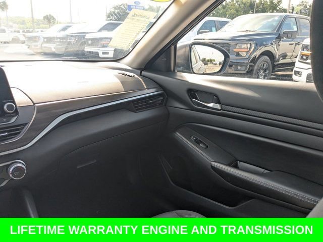 Used 2024 Nissan Altima 2.5 SV FWD image 15