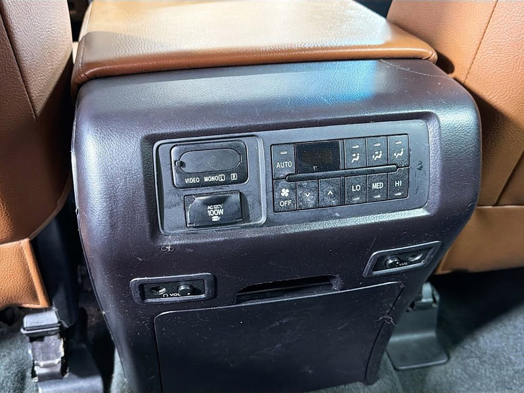 Used 2016 Toyota Sequoia Platinum image 27