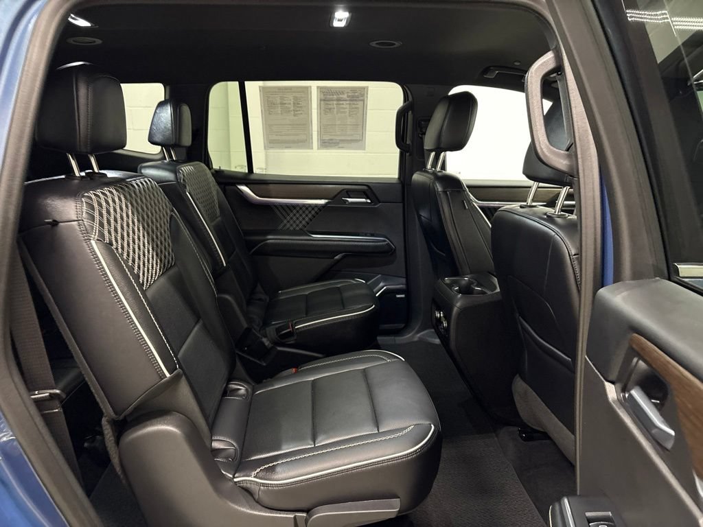 Used 2025 GMC Acadia Denali AWD/4WD image 33