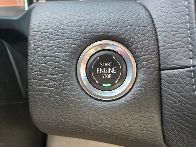 Used 2021 GMC Yukon Denali w/ Denali Premium Package AWD/4WD image 23