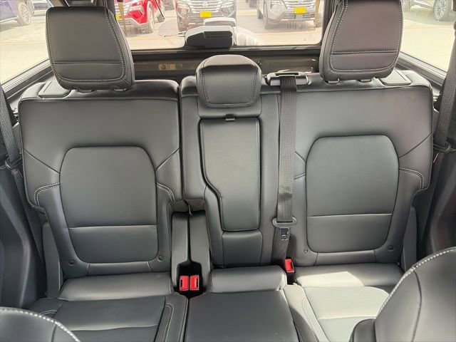 Used 2025 Ford Bronco Outer Banks image 12