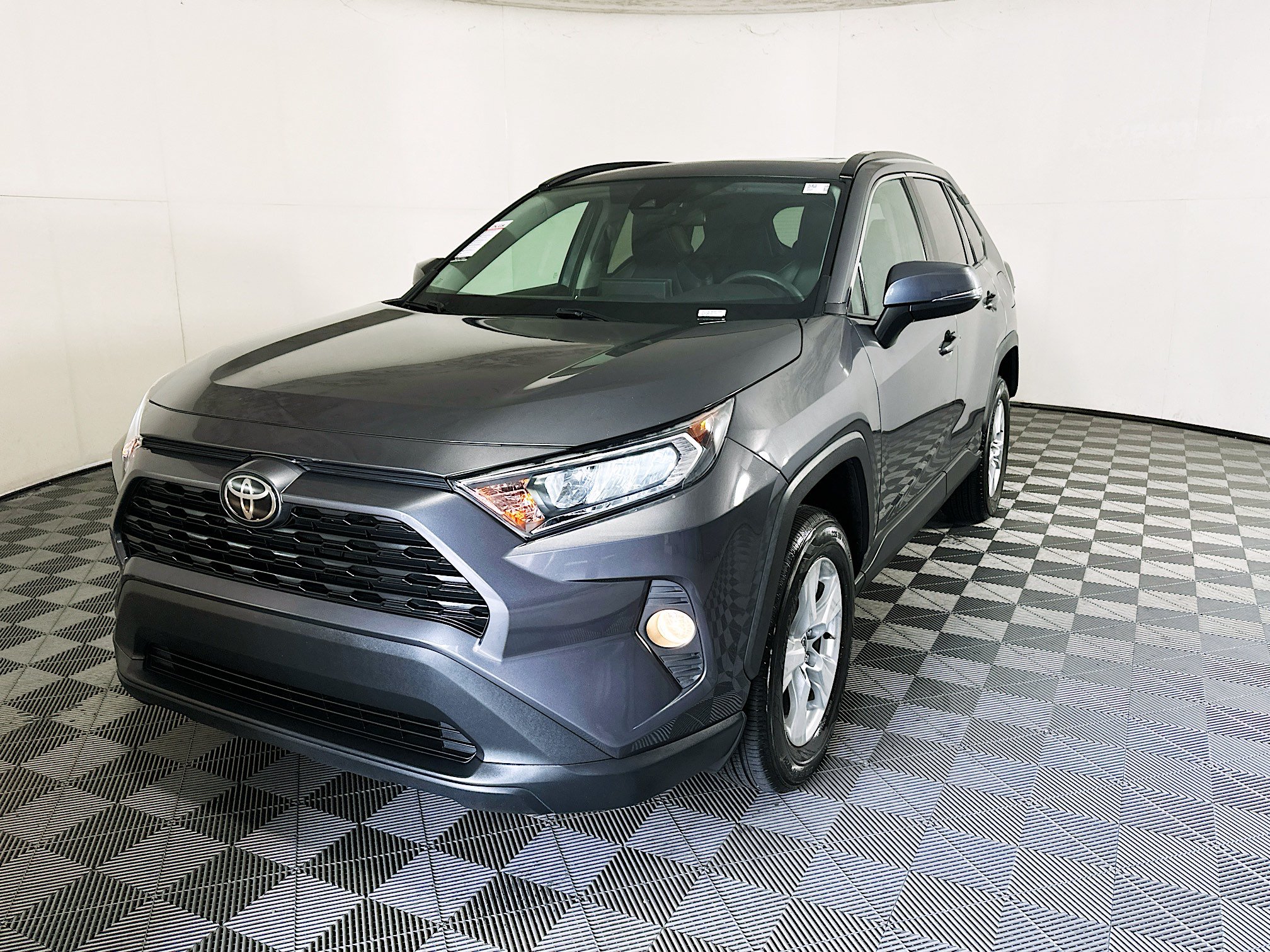 Used 2021 Toyota RAV4 XLE w/ Convenience Package FWD image 7