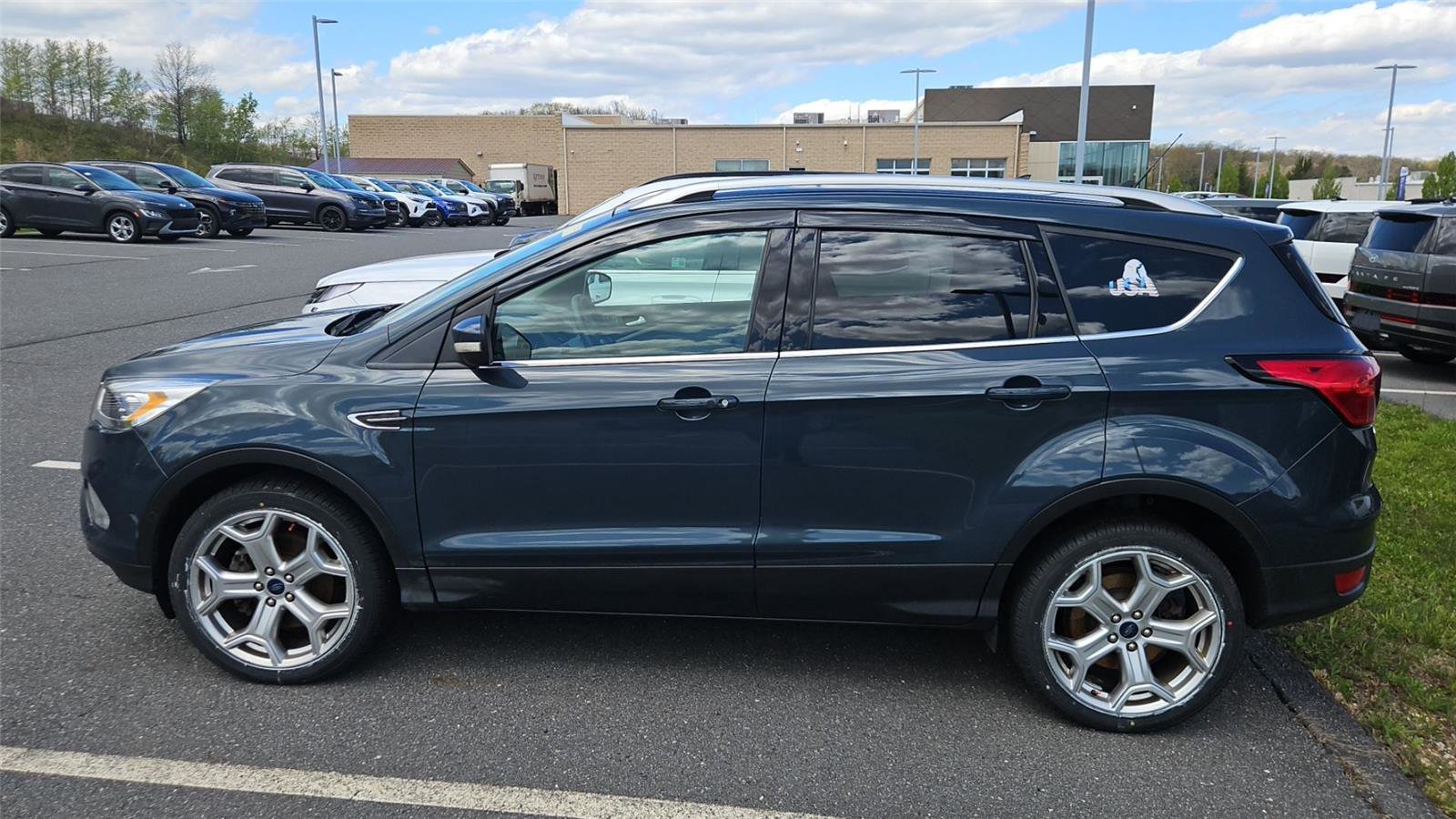 Used 2019 Ford Escape Titanium AWD/4WD image 4