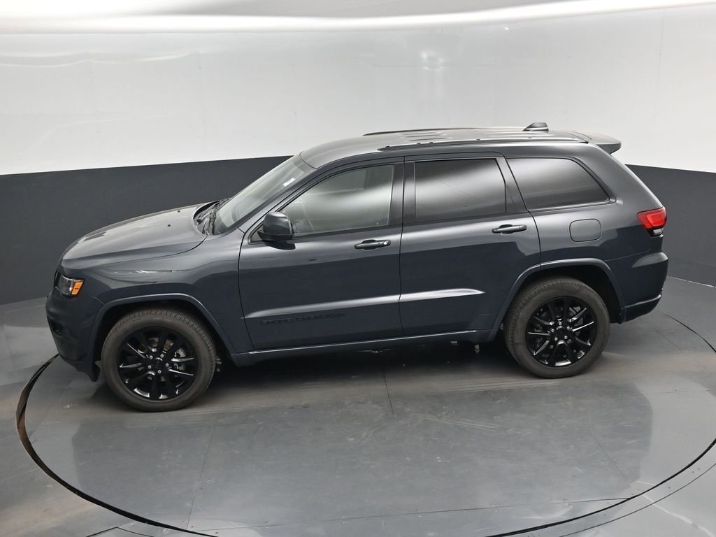 Used 2018 Jeep Grand Cherokee Altitude AWD/4WD image 14