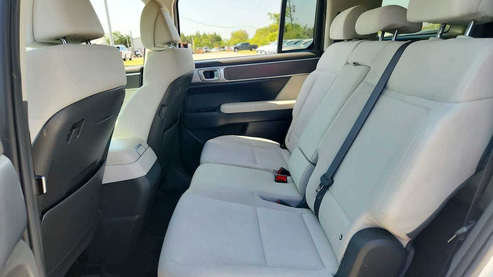 Certified 2025 Hyundai Santa Fe SE FWD image 19