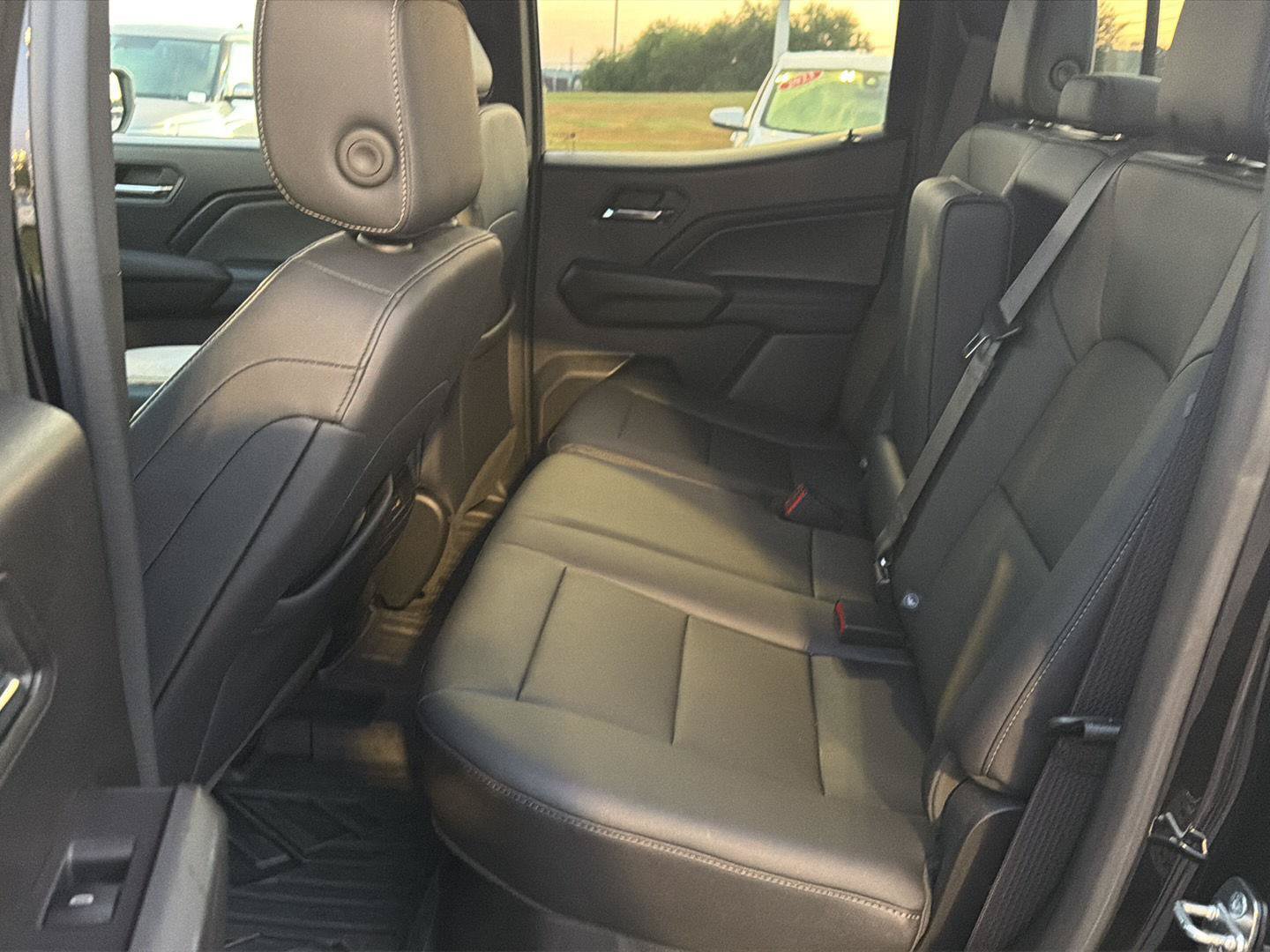 Used 2023 Chevrolet Colorado LT w/ LT Convenience Package III AWD/4WD image 11