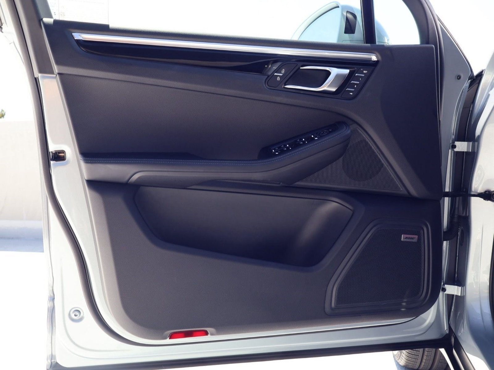Certified 2026 Porsche Macan AWD/4WD image 14