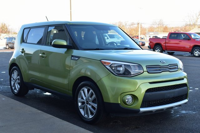 Used 2017 Kia Soul + image 7