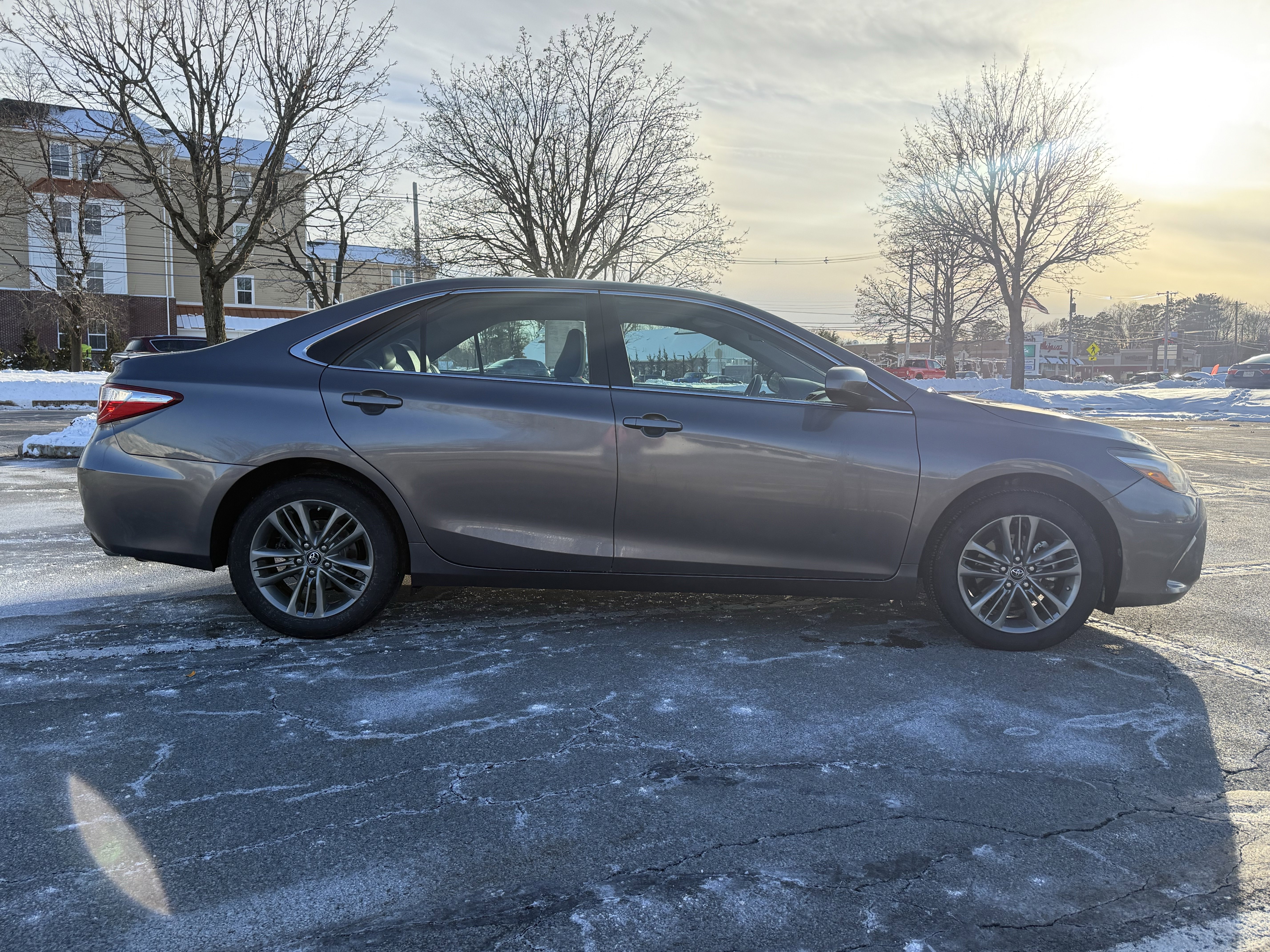 Used 2017 Toyota Camry SE image 7
