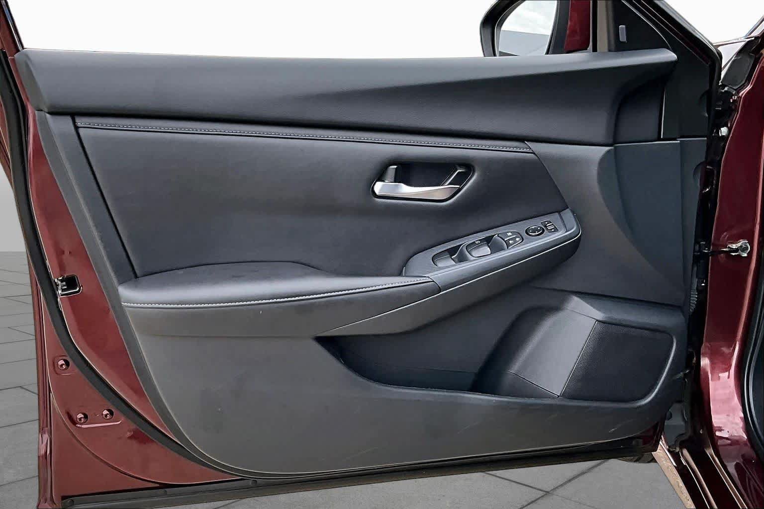 Used 2024 Nissan Sentra SV FWD image 22