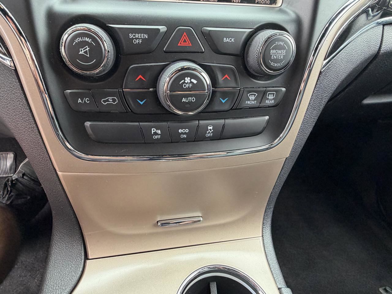 Used 2015 Jeep Grand Cherokee Overland AWD/4WD image 25