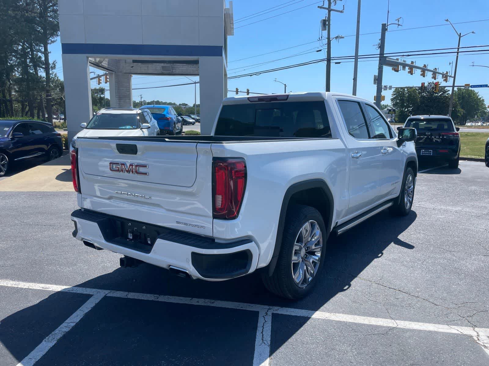 Used 2023 GMC Sierra 1500 Denali w/ Denali Reserve Package AWD/4WD image 5