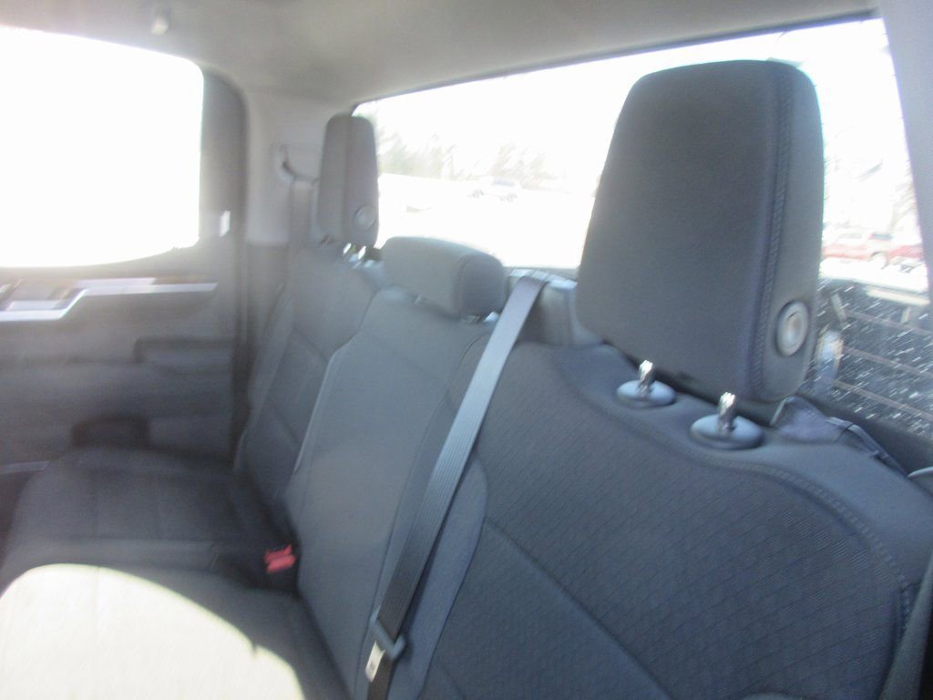 New 2026 GMC Sierra 1500 SLE image 14