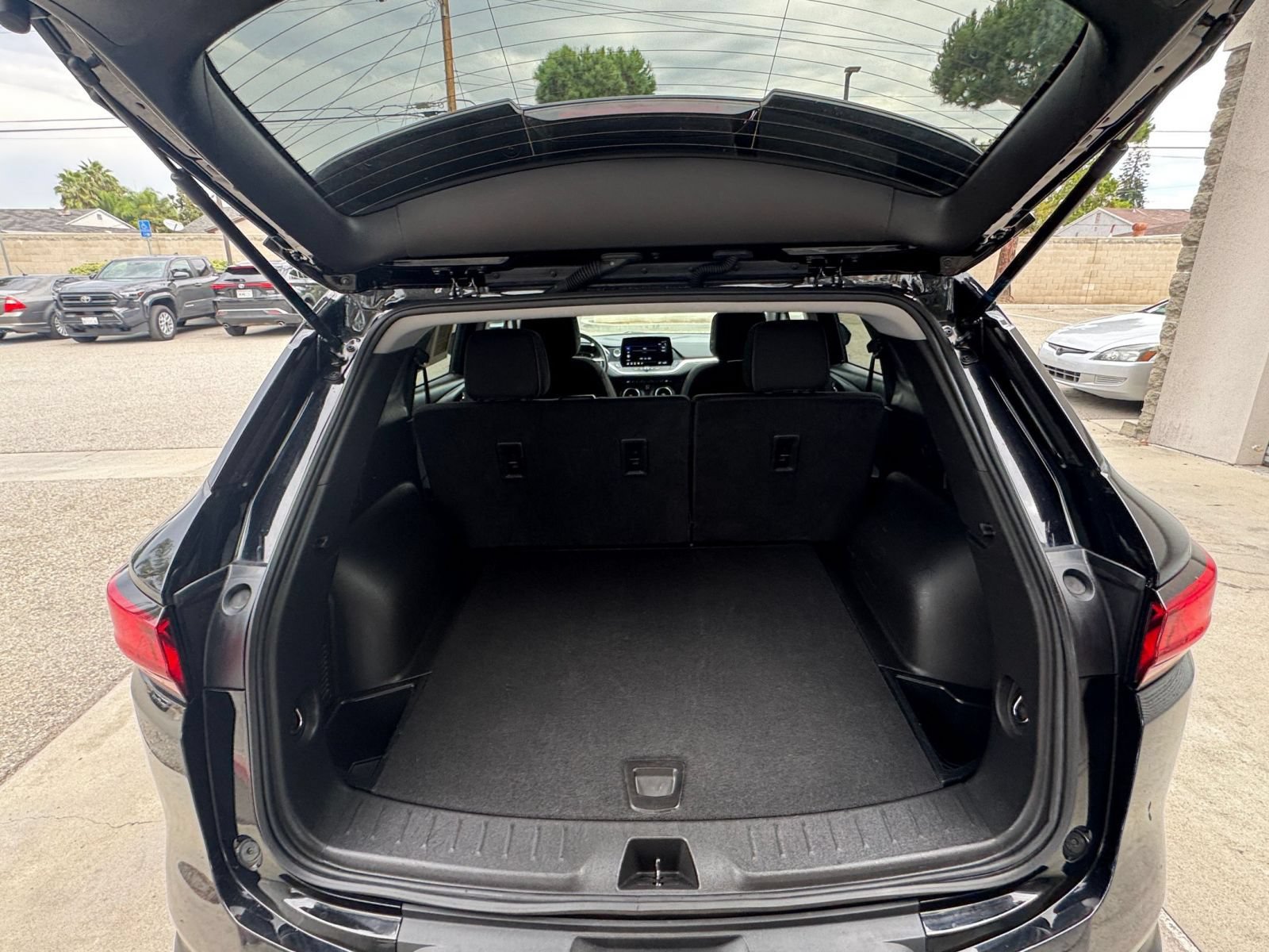 Used 2025 Chevrolet Blazer LT FWD image 31
