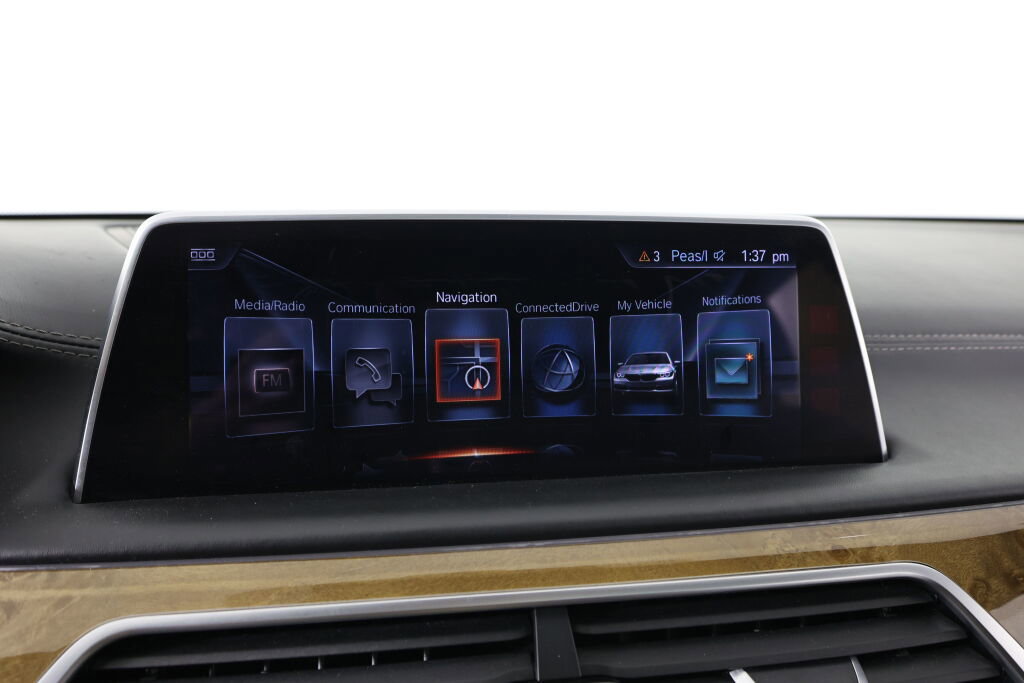 Used 2016 BMW 740i image 37