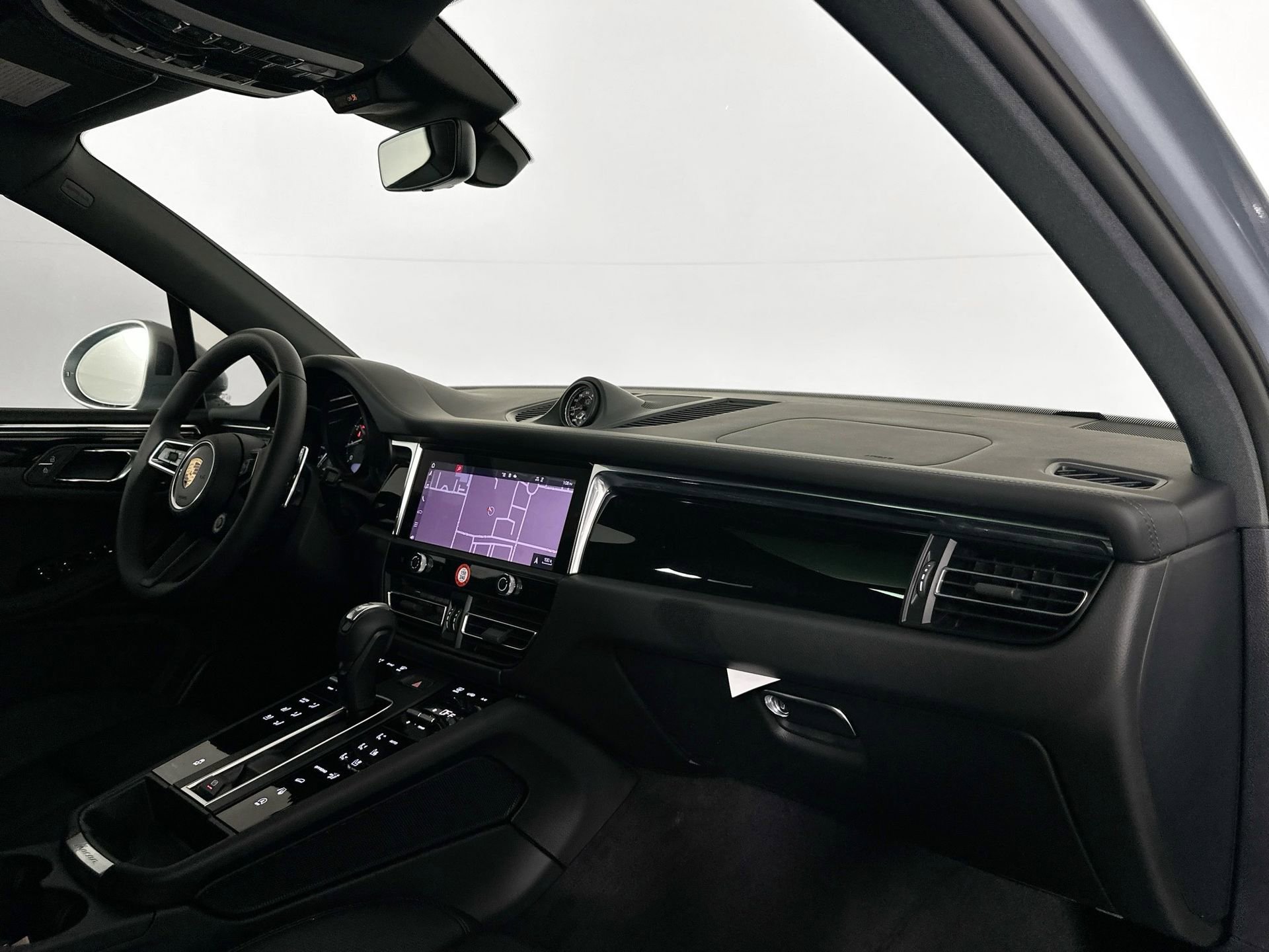 Certified 2026 Porsche Macan image 30