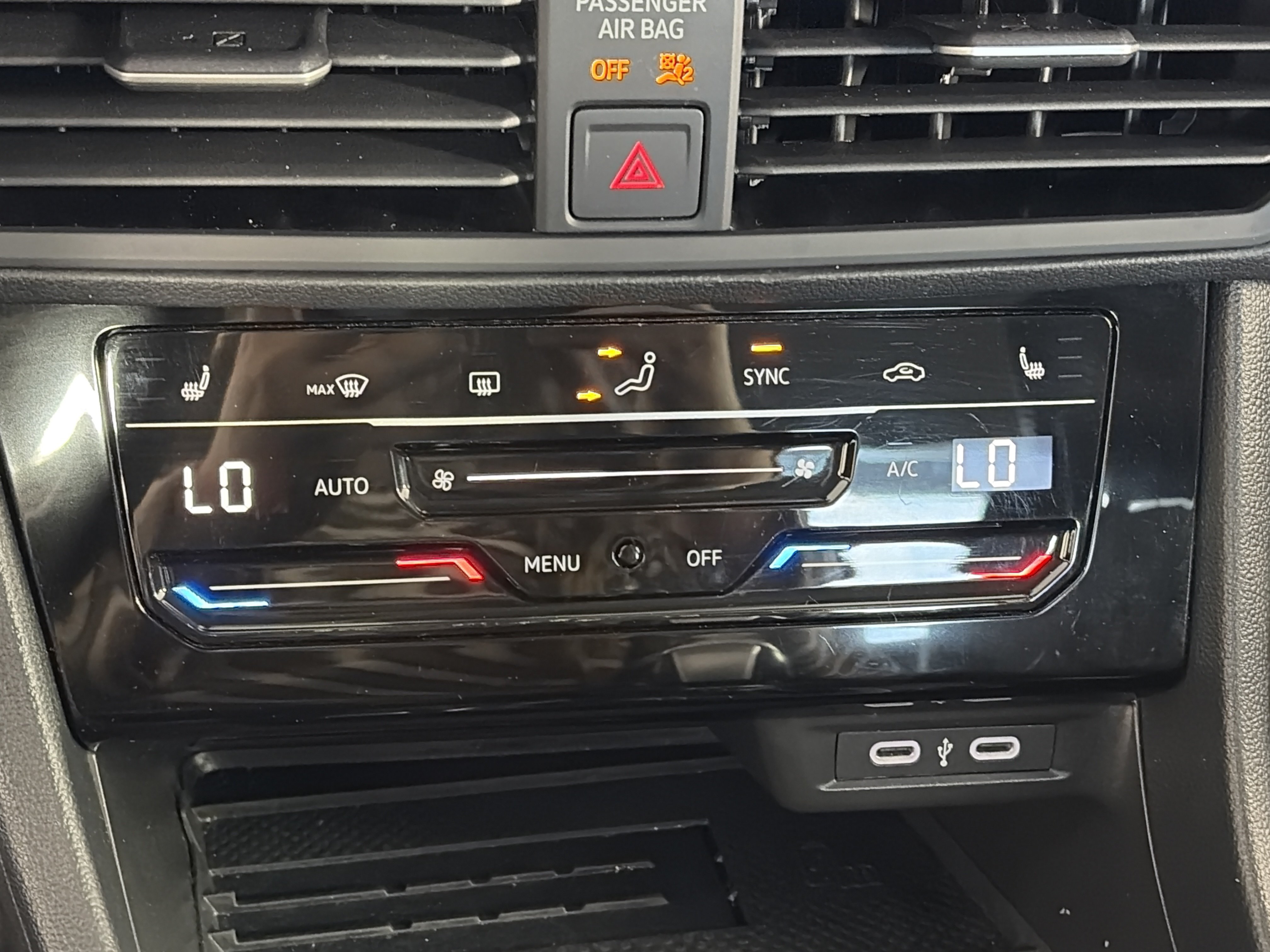 Used 2025 Volkswagen Jetta SE FWD image 23