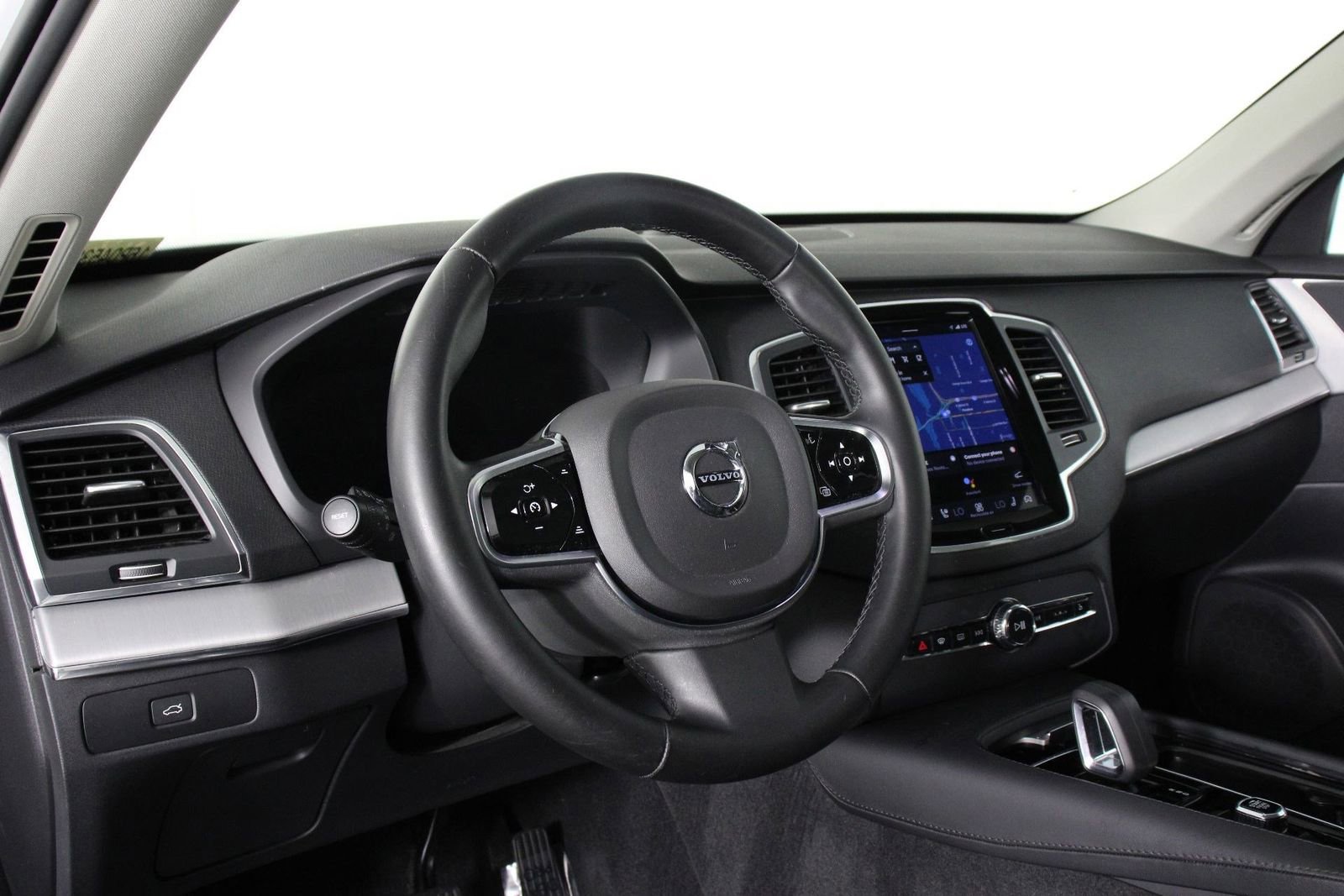 Certified 2024 Volvo XC90 B5 Core w/ Protection Package Premier image 14