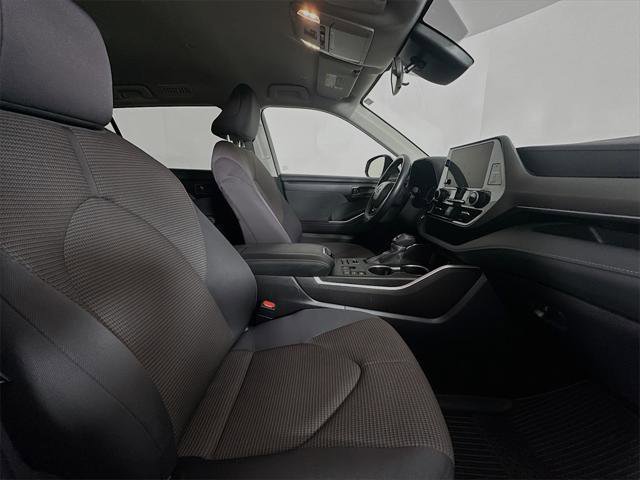 Certified 2024 Toyota Highlander LE image 7