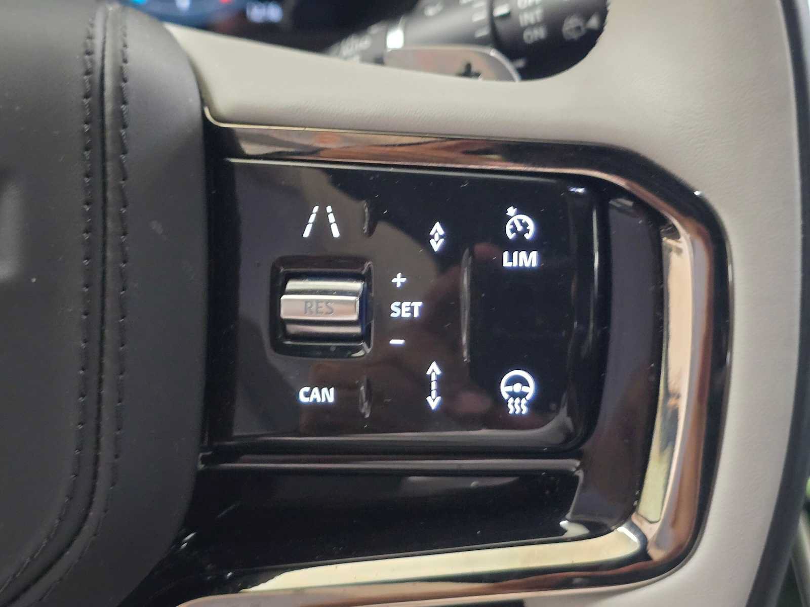 Used 2026 Land Rover Range Rover Velar Dynamic SE AWD/4WD image 31