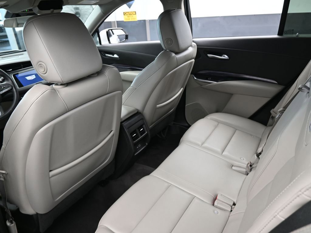 Used 2023 Cadillac XT4 Luxury image 33