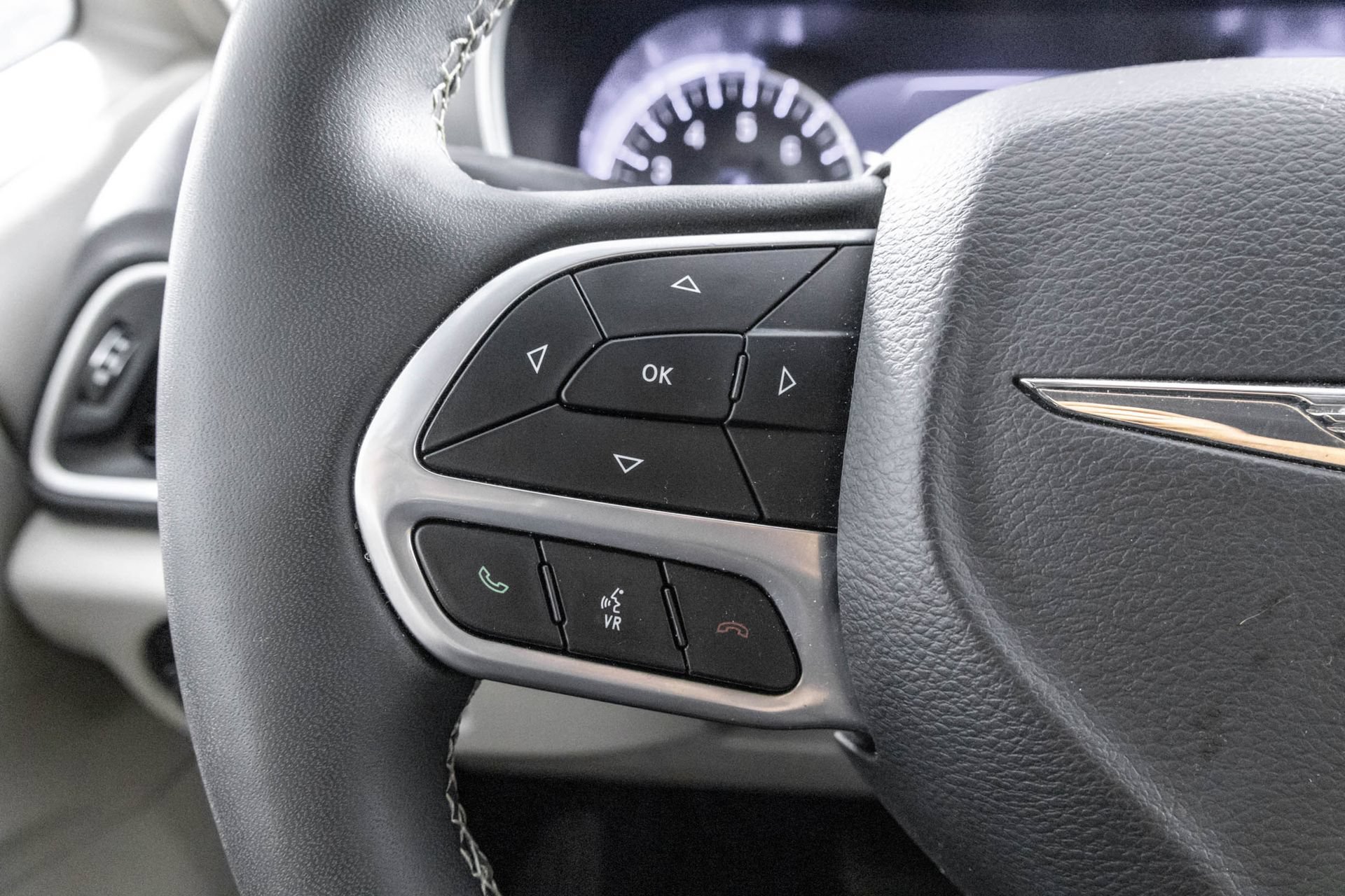 Used 2022 Chrysler Pacifica Touring-L FWD image 24