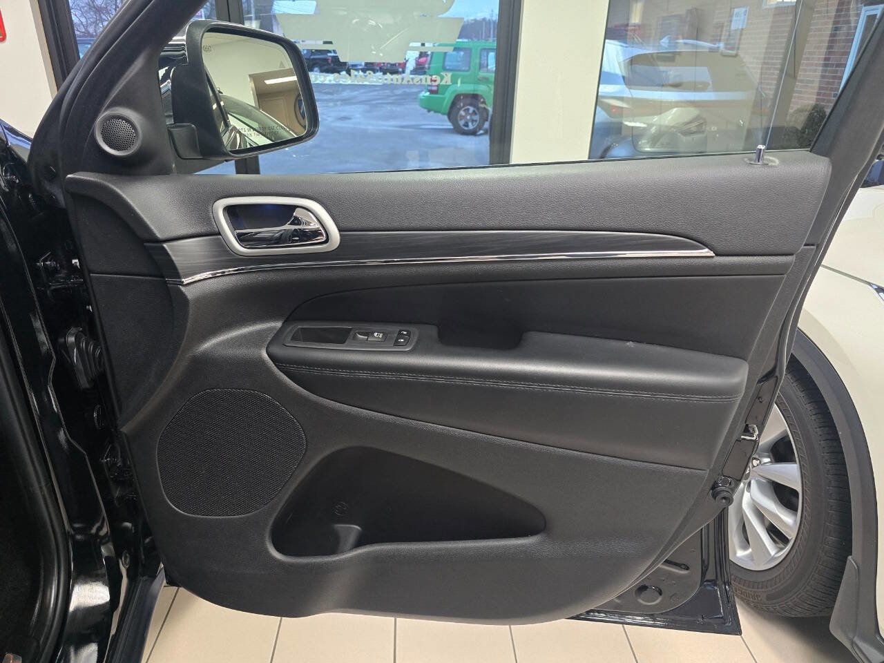 Used 2021 Jeep Grand Cherokee Limited AWD/4WD image 27