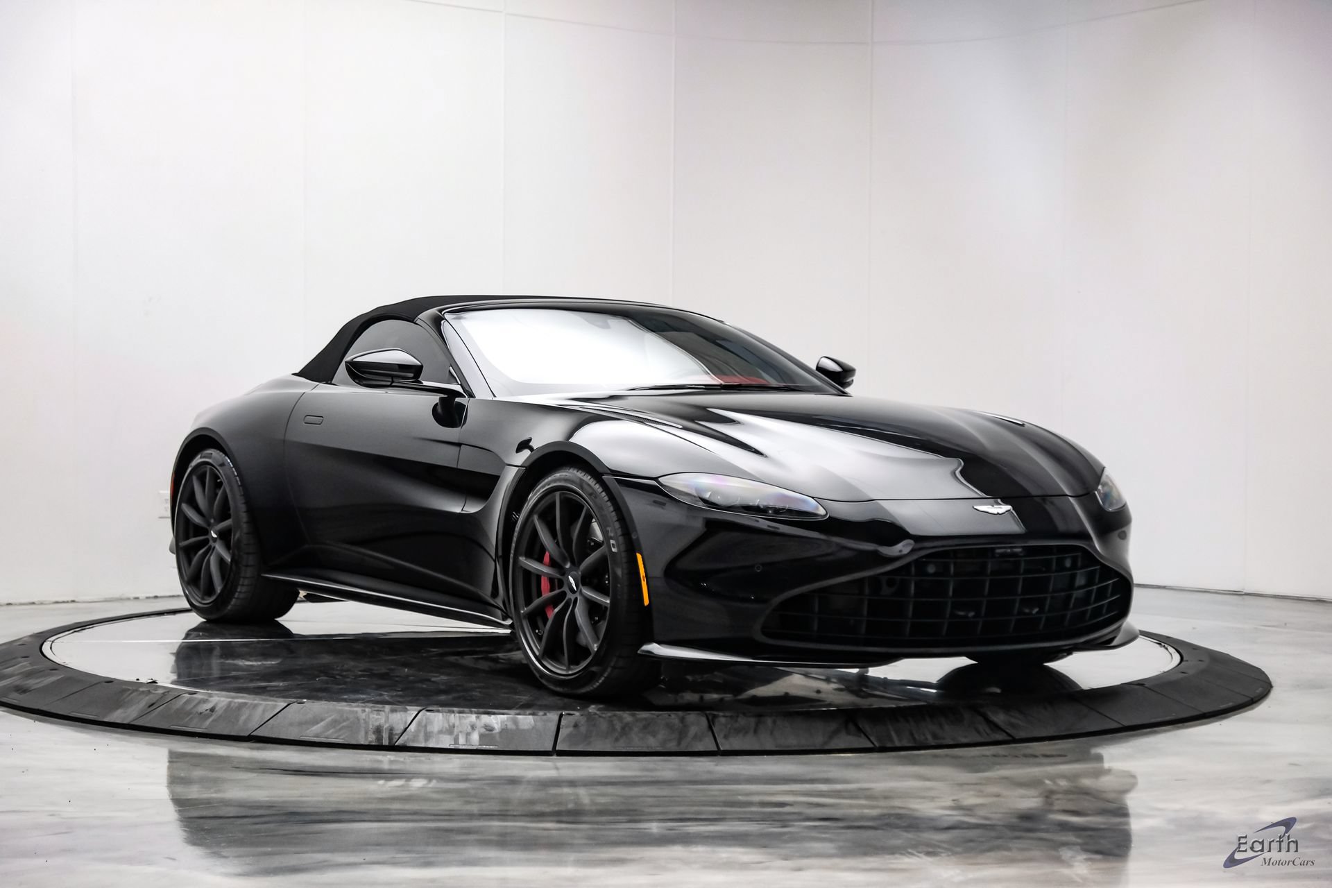 Used 2022 Aston Martin V8 Vantage Roadster RWD image 30